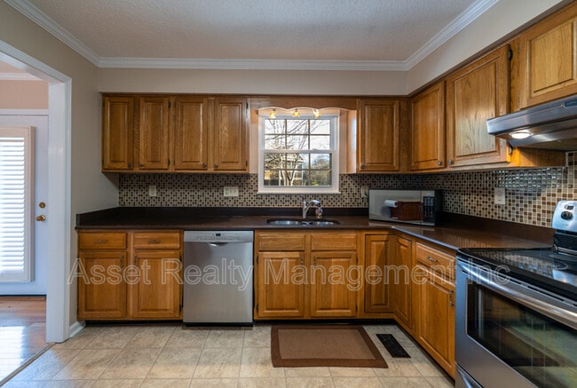 Building Photo - 722 Chapelwood Cir