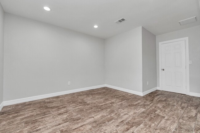 Building Photo - 1709 S Park