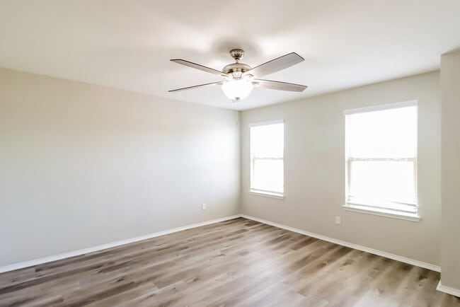 Building Photo - 6928 Glade Oaks Dr