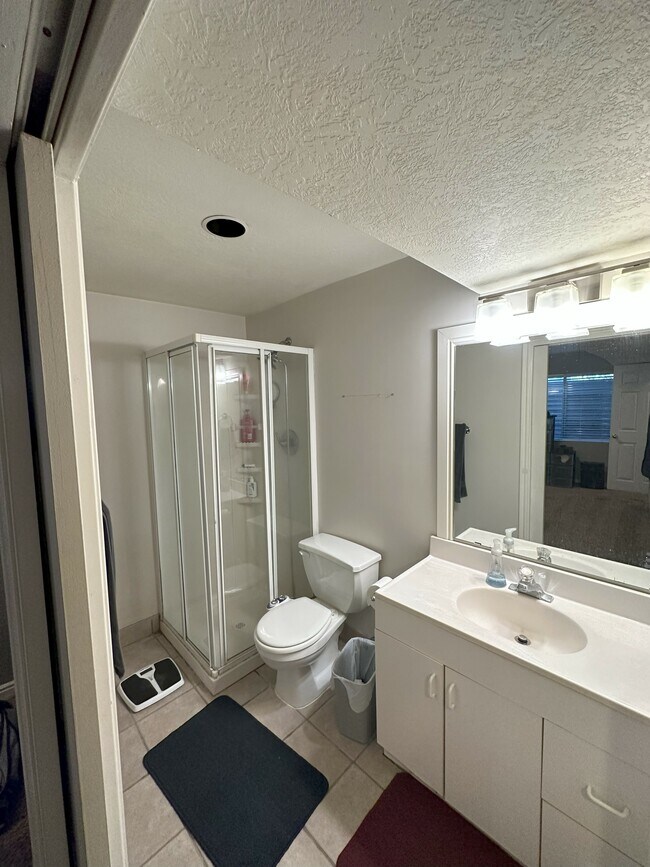 Building Photo - 776 E Scott Ave