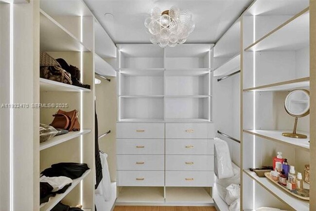 Building Photo - 700 NE 24th St