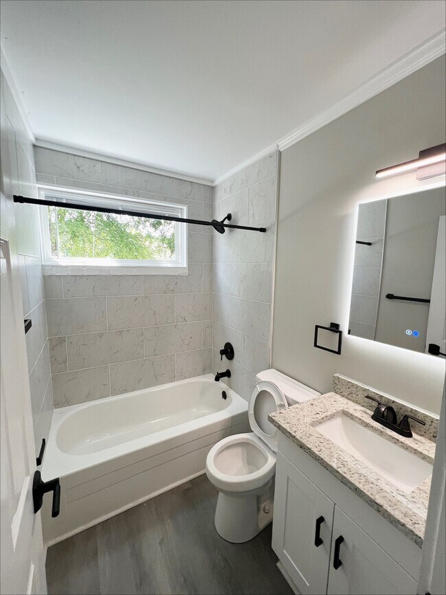 Building Photo - HOUSING VOUCHER ACCEPTED