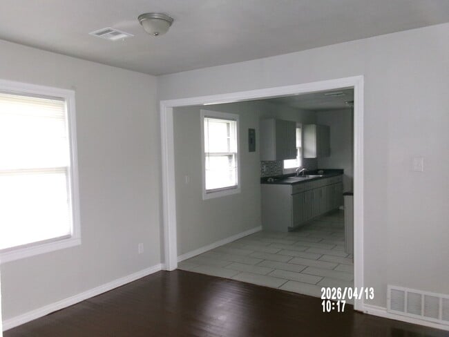 Building Photo - Modern 4-Bedroom Home