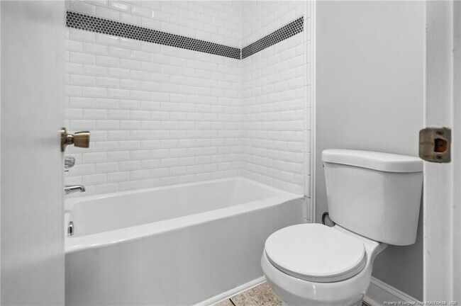 Building Photo - 920 Inglewood Ln