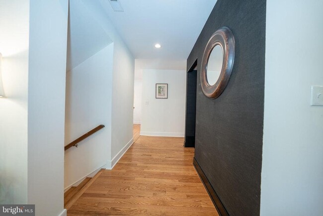 Building Photo - 257 W Chelsea Cir