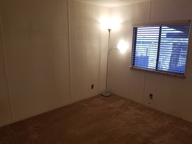 Building Photo - 2 Bedroom, 2 Bathroom Country Home