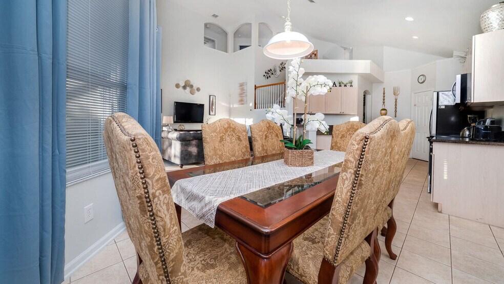 Building Photo - 8135 Sun Palm Dr