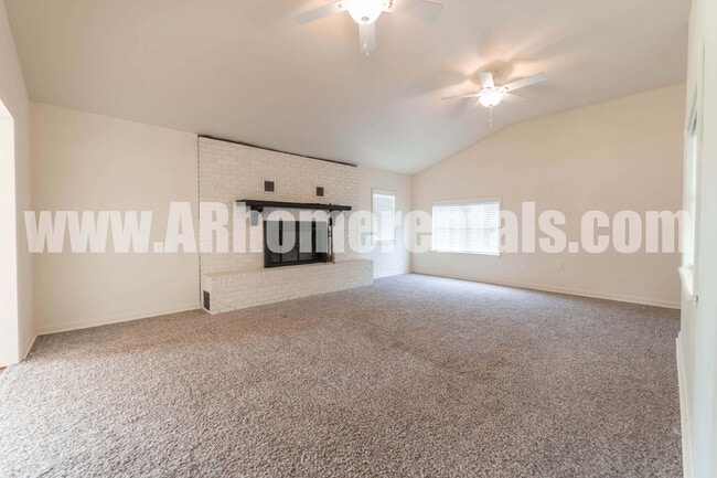 Building Photo - 117 Post Oak Dr