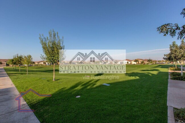 Building Photo - 9638 E Tesla Ave