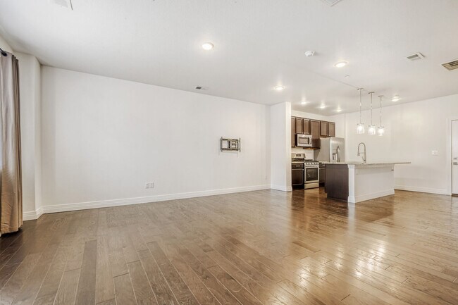 Building Photo - 1773 Spring Water Pt