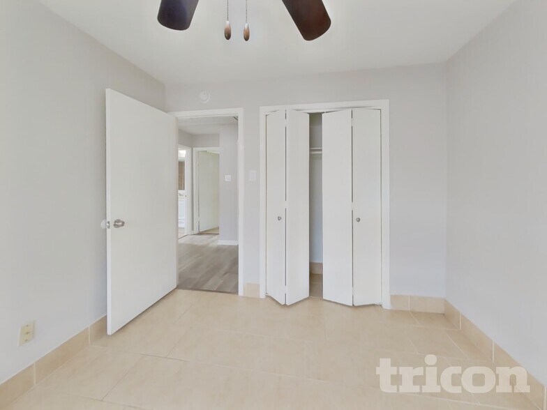 Building Photo - 7318 Foxway Ln