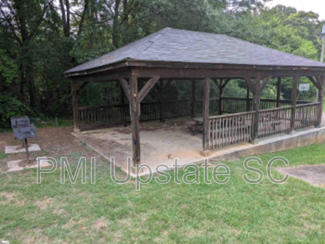 Building Photo - 201 Chandler Dr