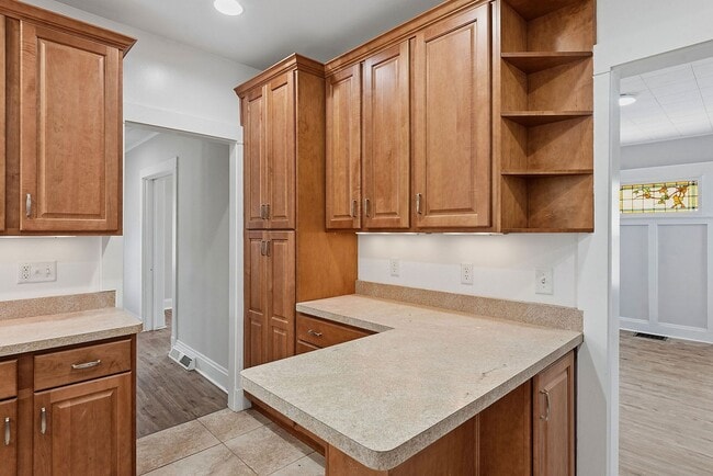 Building Photo - CHEVIOT: Charming 4 bed 2.5 bath 1 car detached garage