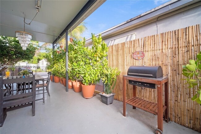 Building Photo - 13654 NE 20th Pl