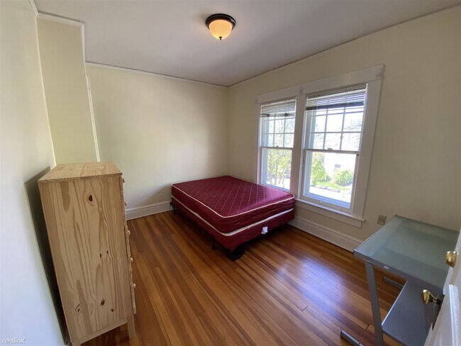 Building Photo - 6 br, 3 bath House - 517 Elm St