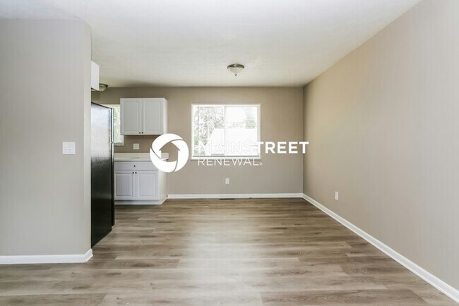 Building Photo - 3 Bedroom Pet-Friendly Home in Columbus, OH with Main Street Renewal