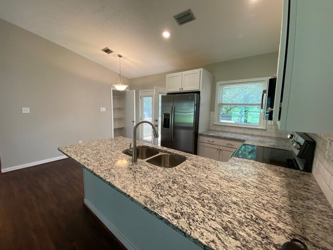 Building Photo - Updated 3 Bedroom 2 Bathroom Home in N. Ch...