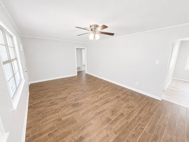 Building Photo - Charming 3-Bedroom Home with Spacious Backyard!