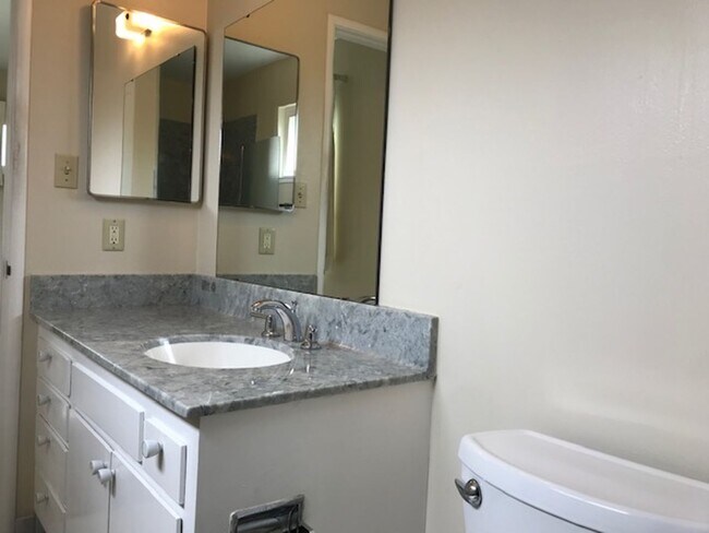 Building Photo - 4 bedroom Moraga home is now available for...