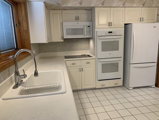 Building Photo - 1836 Wildberry Dr