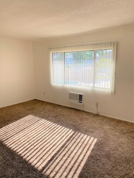 Building Photo - 638 Silverwood Ave