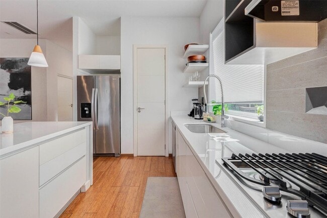 Building Photo - 4115 Chartres St