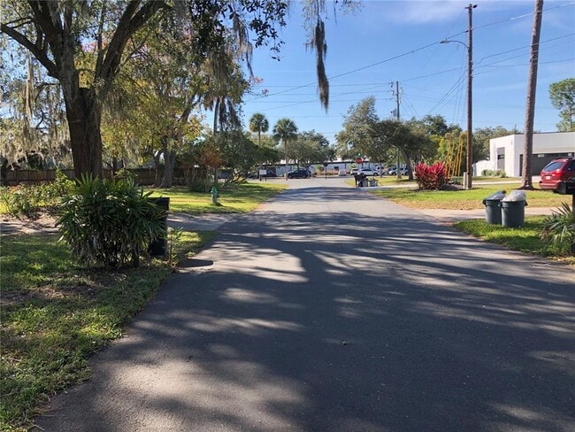 Building Photo - 3 Lotus Lake Dr