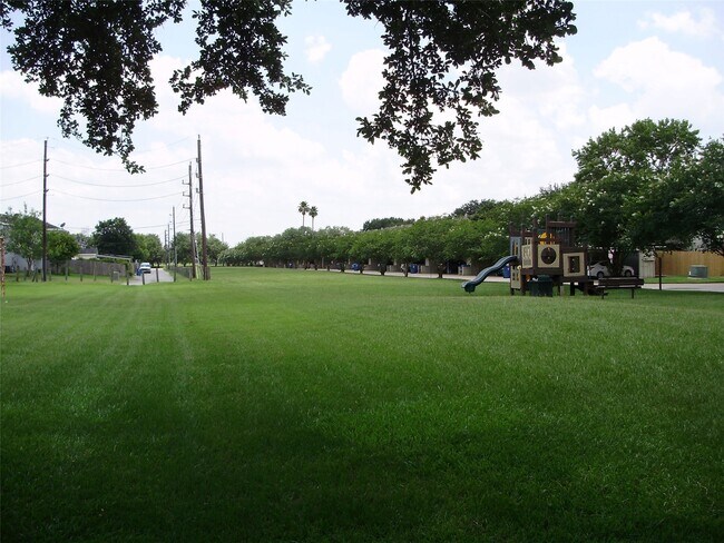 Building Photo - 2107 Shiveley Cir