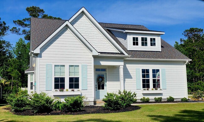 Building Photo - Home Available in Summerhouse on Everett Bay! Showings Coming Soon.