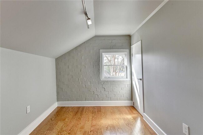 Building Photo - 1926 N Decatur Rd