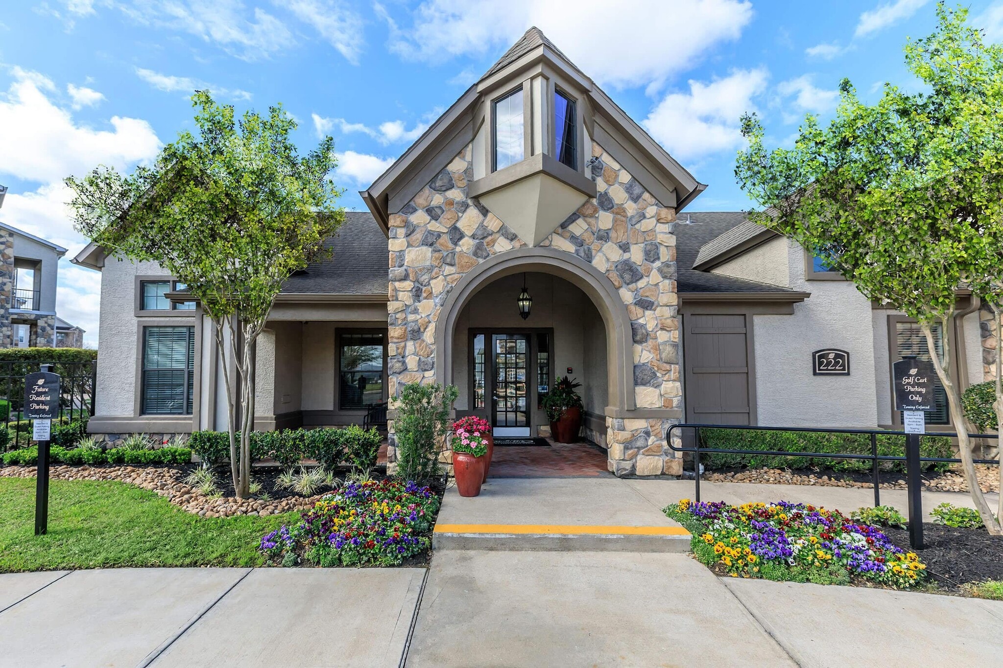 Building Photo - 222 Mason Creek Dr