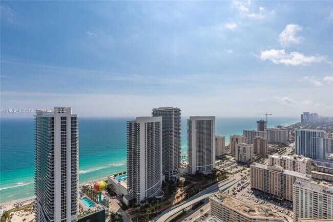 Building Photo - 4010 S Ocean Dr