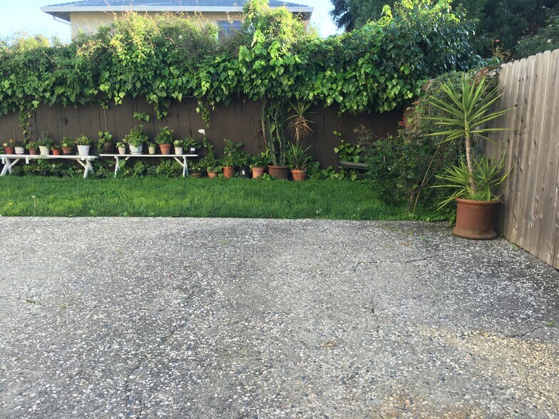 Building Photo - 1730 Stuart St