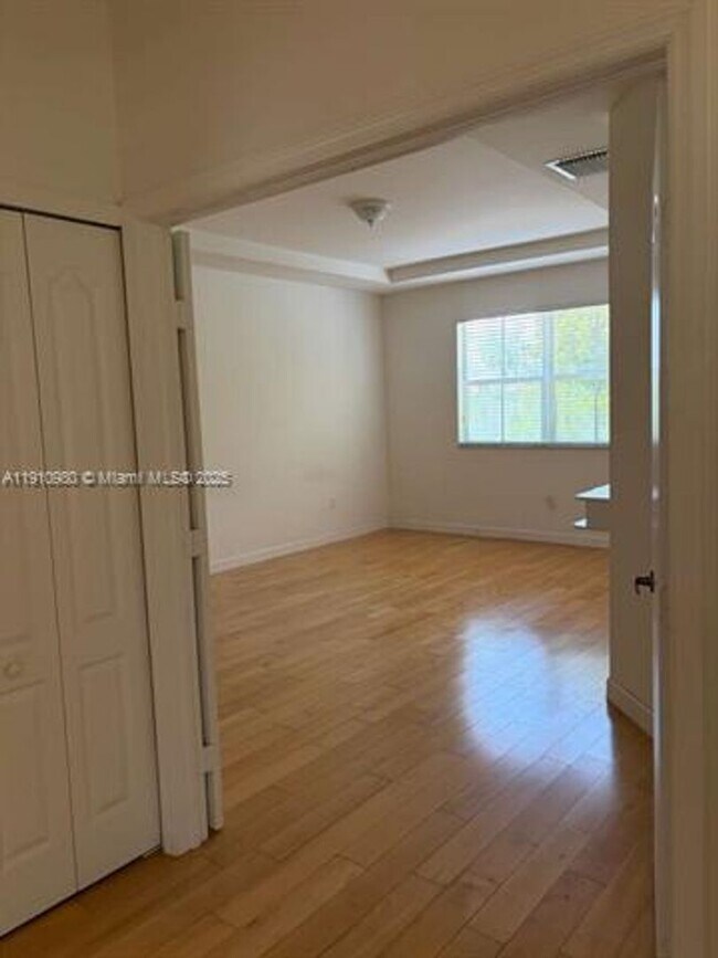 Building Photo - 8666 NW 114th Ave