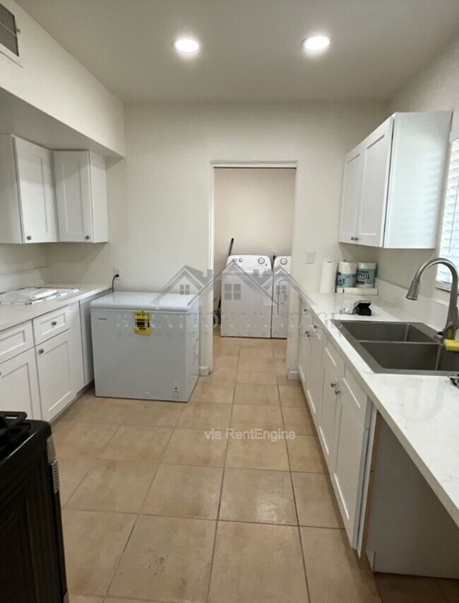 Building Photo - 2556 S Noble St