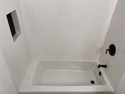 Building Photo - "Chic Urban Living: Cozy 1-Bedroom Gem in the Heart of Chicago's Vibrant Hoyne Avenue!"