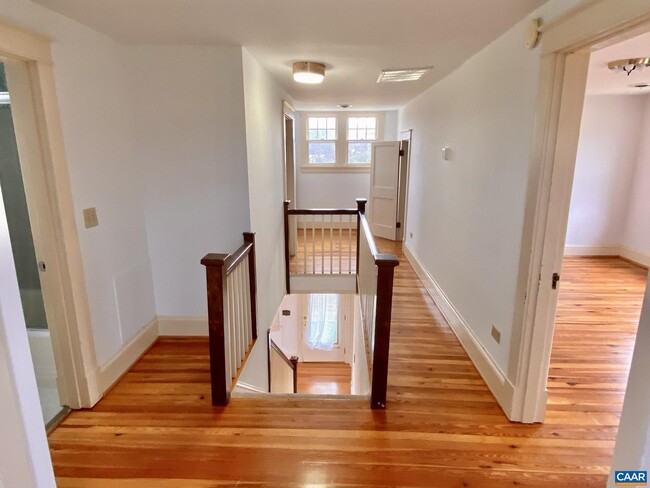Building Photo - 119 Tanbark Dr