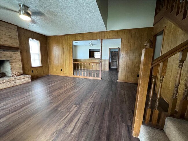 Building Photo - 402 Cottonwood St