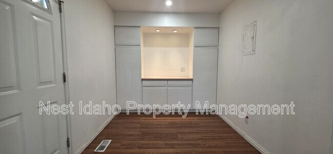 Building Photo - 2713 Dill Dr