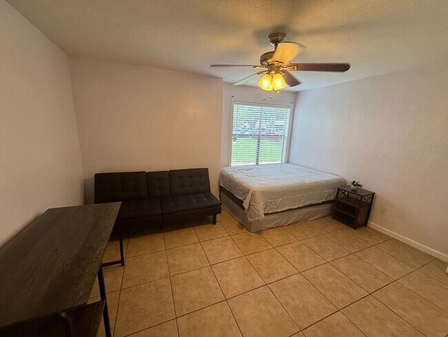 Building Photo - Adorable 1 Bed 1 Bath Winter Park Condo