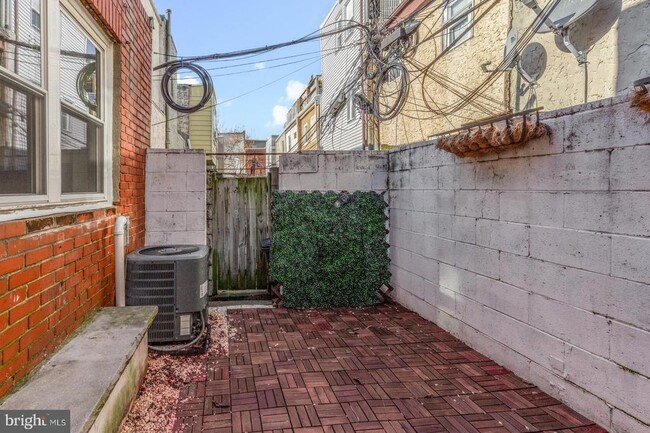 Building Photo - 625 Fernon St