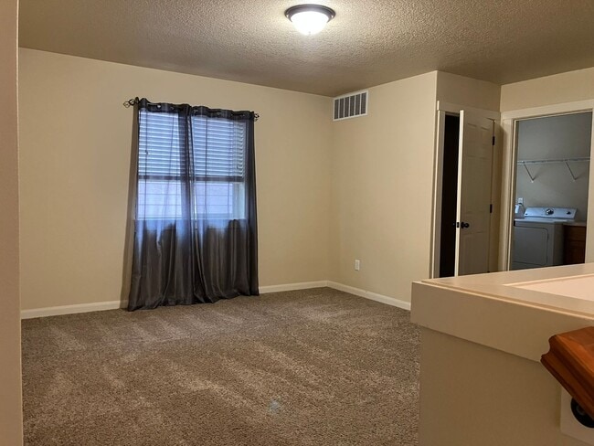 Building Photo - Beautiful Craftsman Style Home in Felida - 3 Bedroom/2.5 Bath - Available for showing on 3/30!