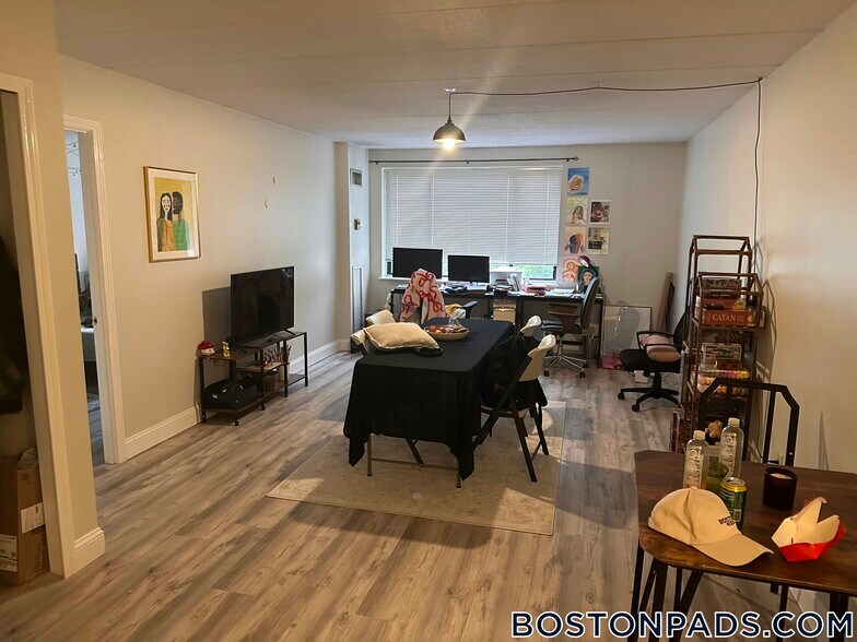 Building Photo - 1933 Commonwealth Ave