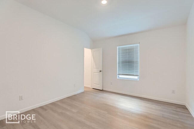 Building Photo - 2708 Coral Vly