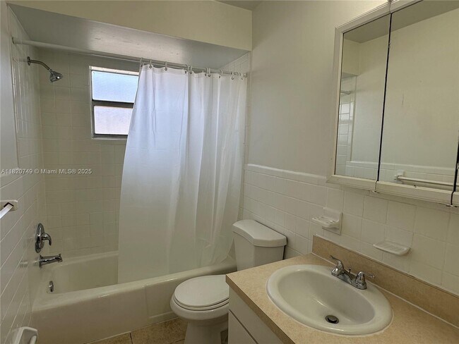 Building Photo - 5841 SW 36th Ct