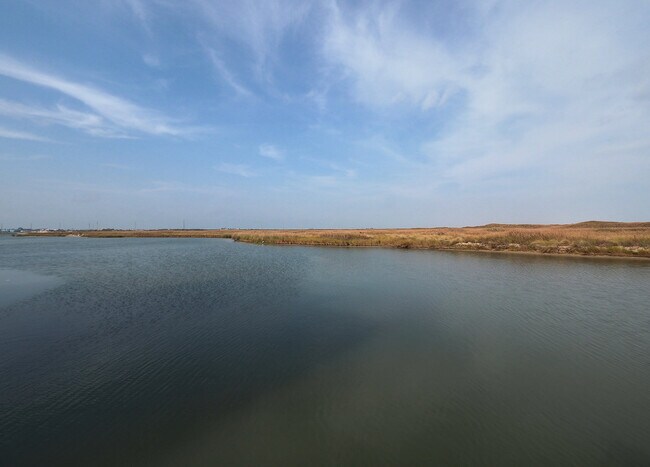 Building Photo - 14814 Leeward Dr