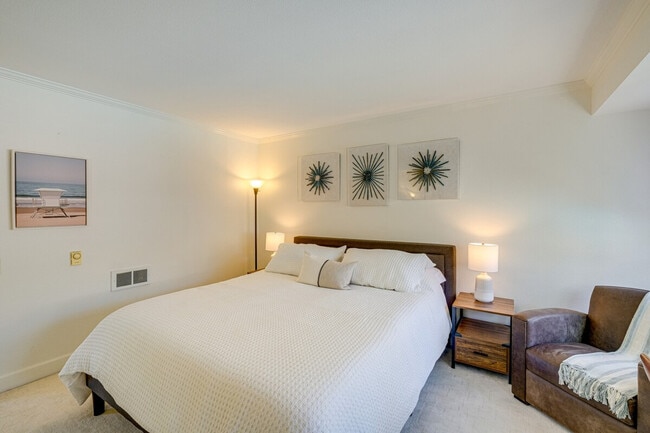 Building Photo - 8540 Via Mallorca Via