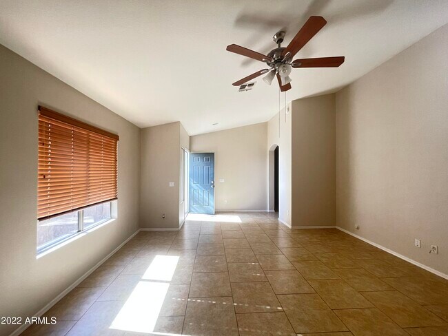 Building Photo - 4004 S Summer Ct
