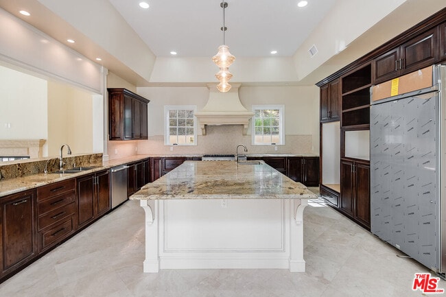 Building Photo - 17390 Tramonto Dr