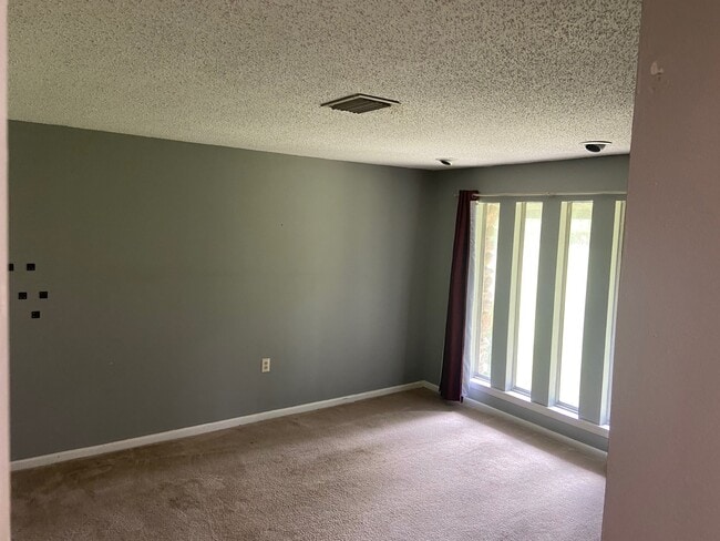 Building Photo - 18700 Bruce Ln